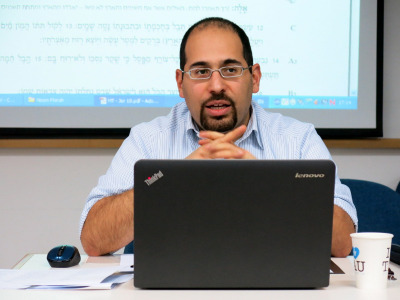 Noam Mizrahi presenting a paper at the TAU-Halle workshop (February 2014). Photo: Matthew Morgenstern.