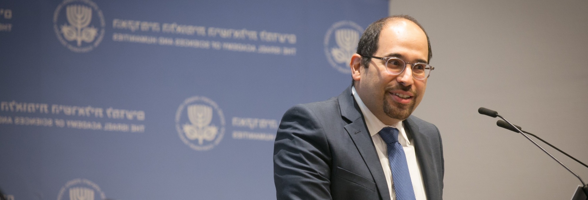 tNoam Mizrahi presenting a paper at the National Academy of Sciences and Humanities (October 2021). Photo: Michal Fattal. Courtesy of the National Academy of Sciences and Humanities. 